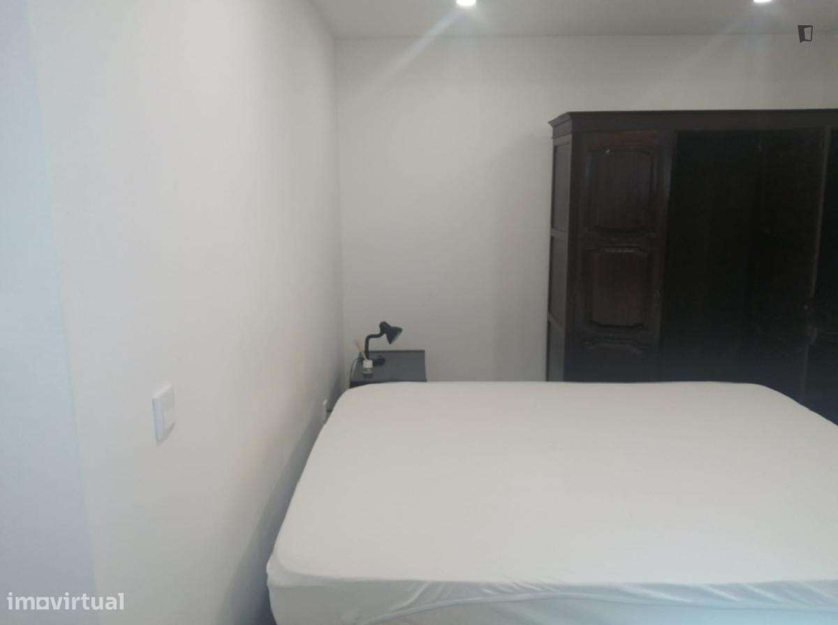 Quarto - localizado em Norton de Matos Coimbra - Grande imagem: 4/12