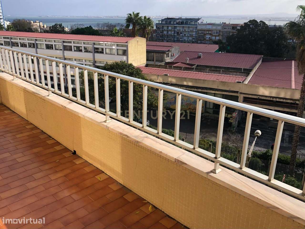 Apartamento T3 com Vista de Rio no centro de Almada - Grande imagem: 2/25