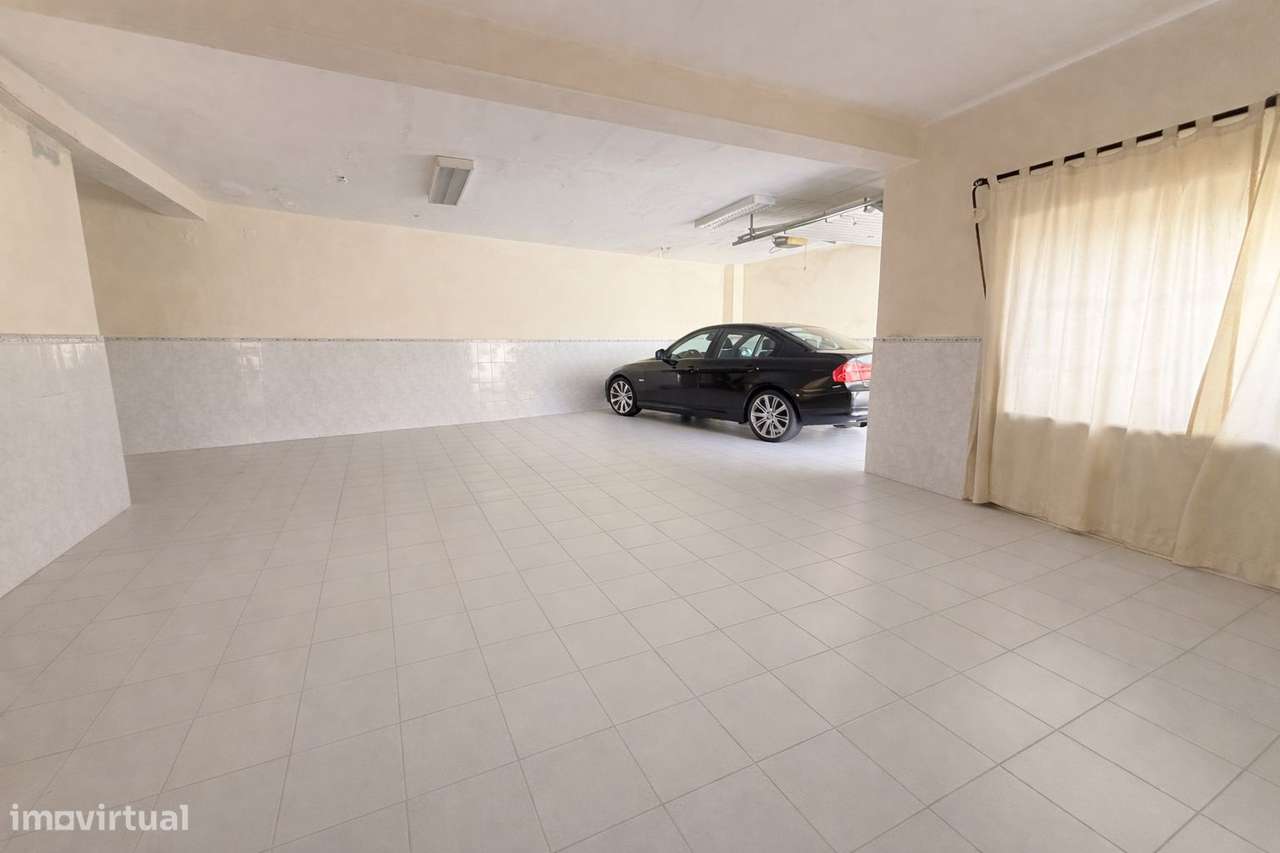 Moradia T3 | Terraço | Box 4 Carros | Varanda | Jovim | Exclusivo-39