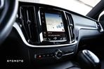 Volvo V60 D3 R-Design - 32