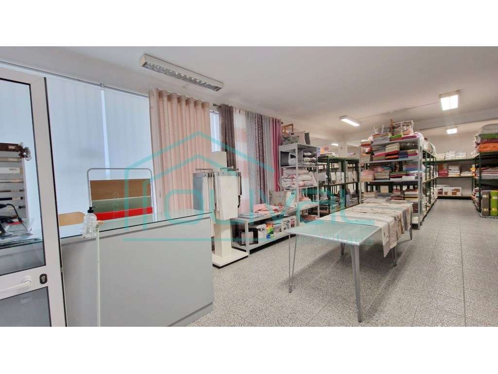 Espaço Comercial com armazéns - Grande imagem: 2/30