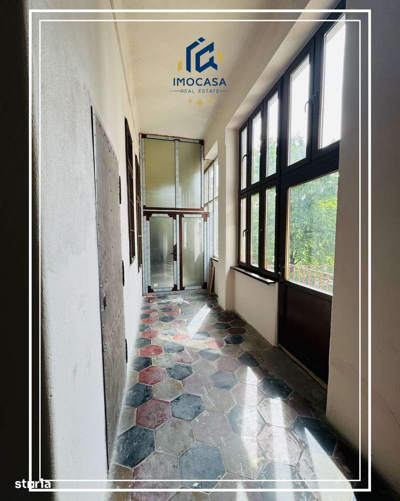 De vanzare Apartament de renovat 4 camere generoase Central Arad-3