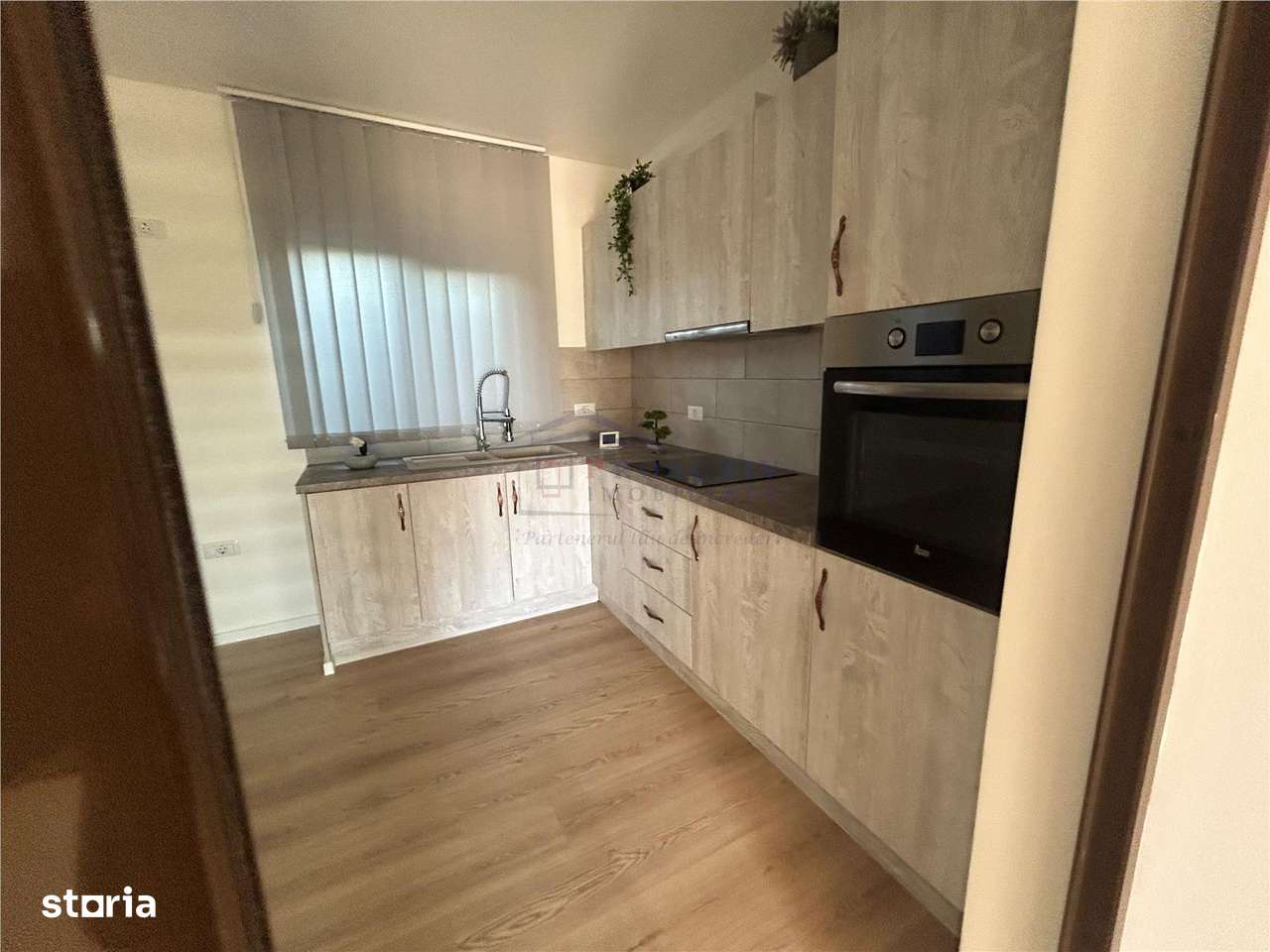 Casa 220 mp | 4 dormitoare | 10-30 ari teren | Patrauti  C-5908-1