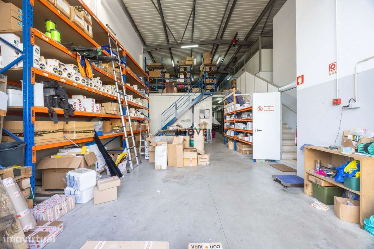 Armazém com 458,8 m² | Dois pisos | Excelente localização | Ermesinde - Grande imagem: 3/15