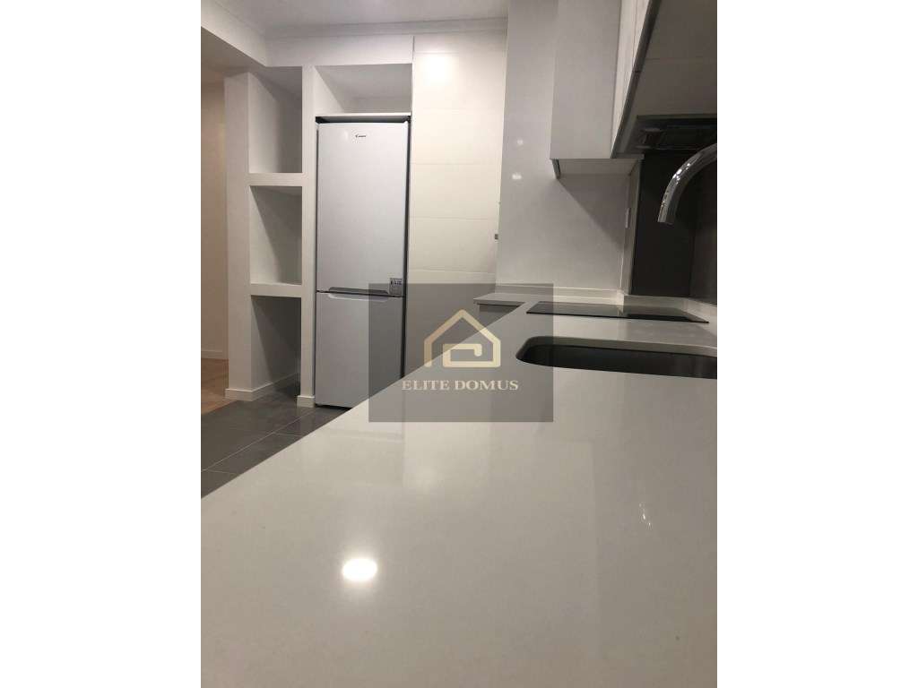 T1 Totalmente Remodelado com elevador e junto ao Metro - Reboleira!-7