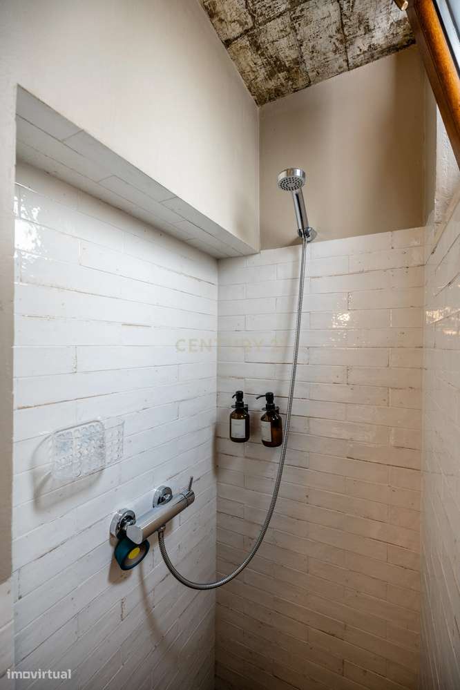Elegante Moradia T0+2 Totalmente Renovada e Mobilada-16