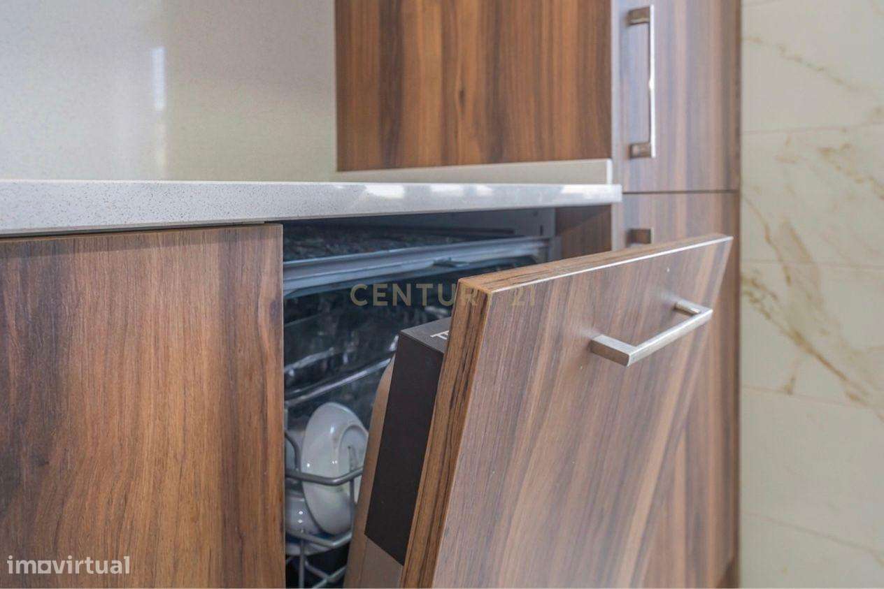 Apartamento Único com 268m2 no Último Andar com Terraço Extraordinário-15
