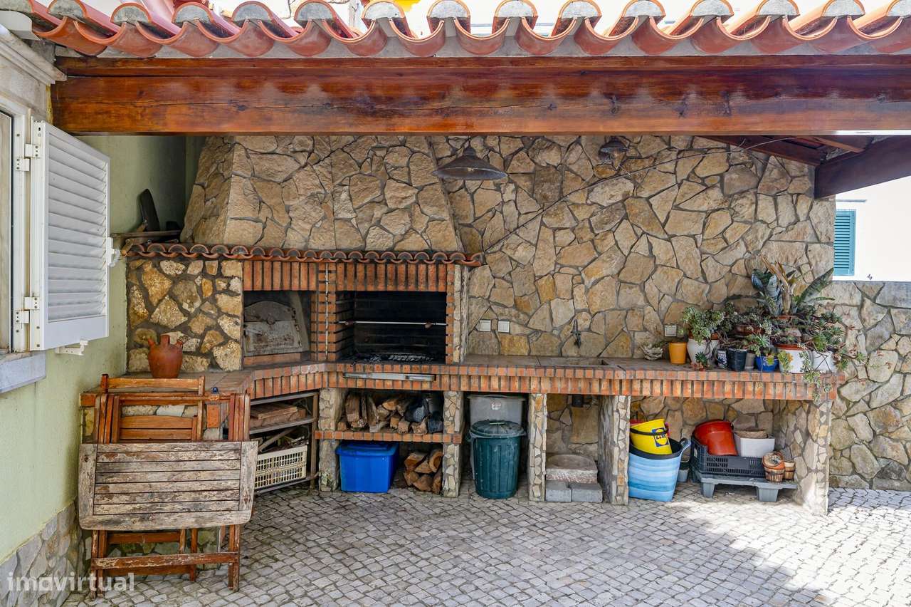 Moradia T4 Independente com Jardim – A 12 min a pé da Praia e 35 min d-12