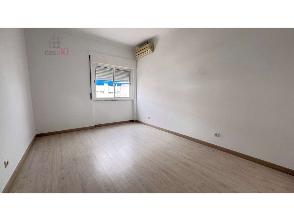 Apartamento T3+2 renovado para venda no Alto do Moinho, Corroios - Grande imagem: 4/16