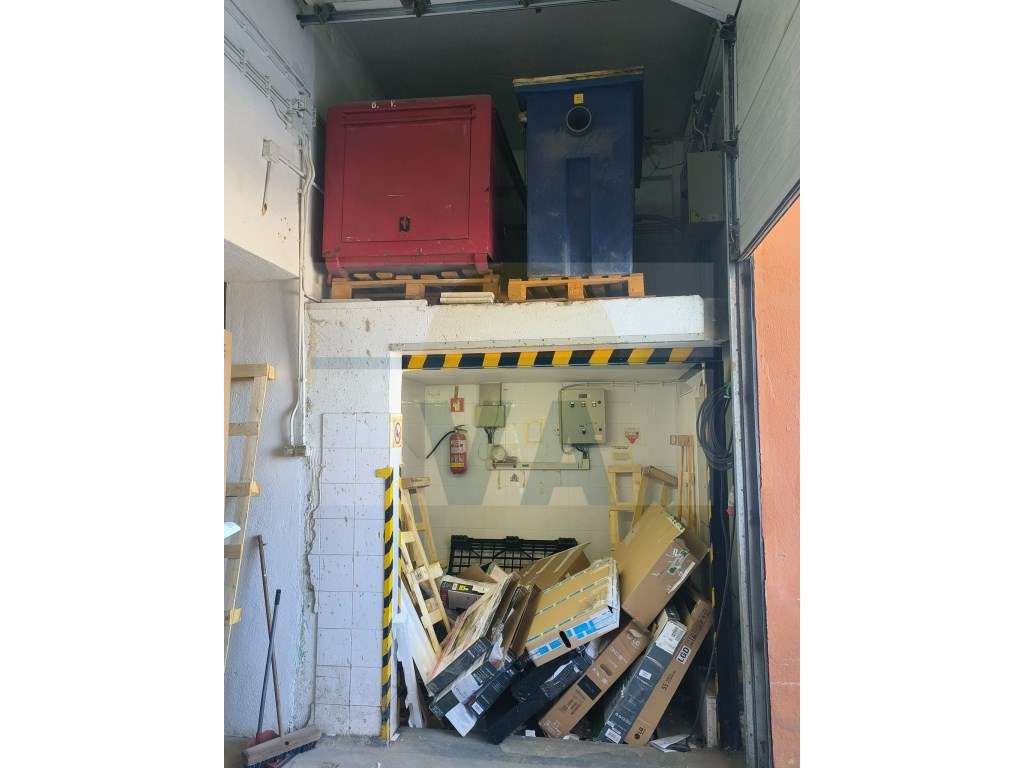Armazém para Venda em São João da Talha - Excelente Oportunidade às...-9