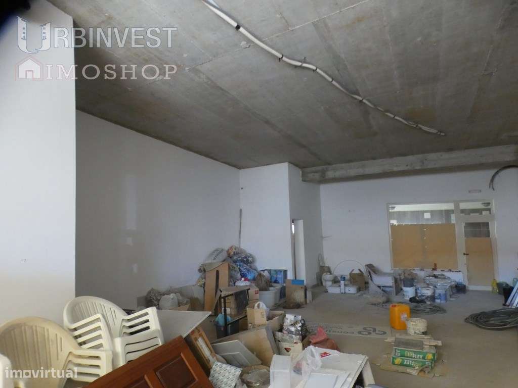 Loja nova para todo o tipo de negócio, no centro da vila de Ferragudo. - Grande imagem: 5/28