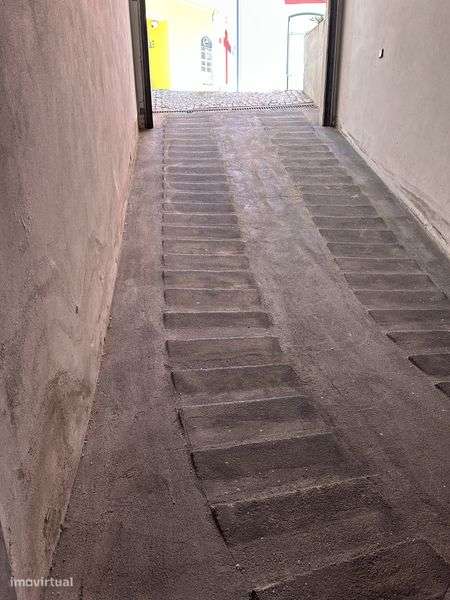 Garagem no centro da Marinha Grande - Grande imagem: 4/6