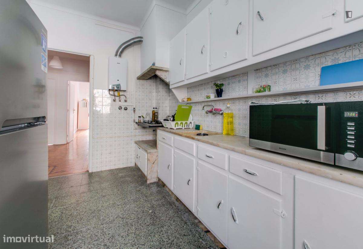 Quarto - localizado em Benfica Lisbon - Grande imagem: 4/10