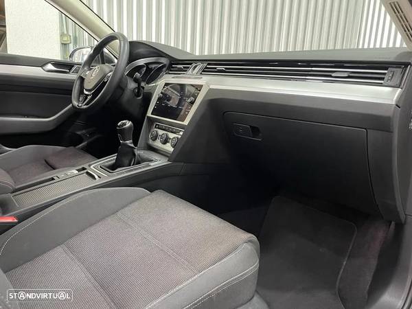 VW Passat 1.6 TDI Confortline - 19