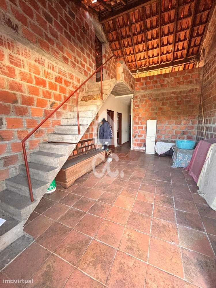 Venda global: Moradia térrea de quatro assoalhadas, e, terreno rústico-7