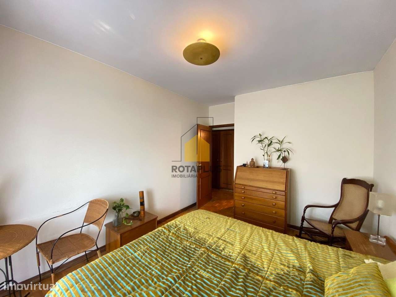 Apartamento T1+1 com Excelente Varanda e Garagem-16