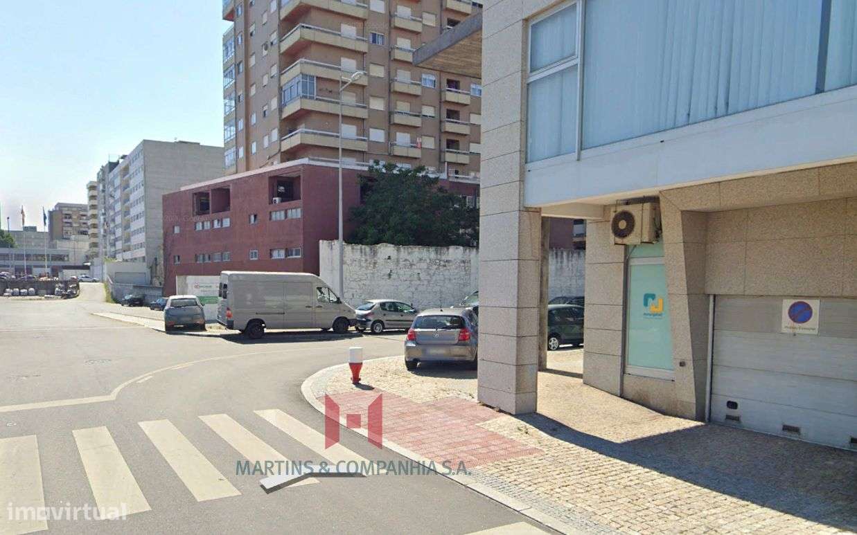 Garagem no Centro de Barcelos - Av. Alcaides de Faria - Grande imagem: 2/2