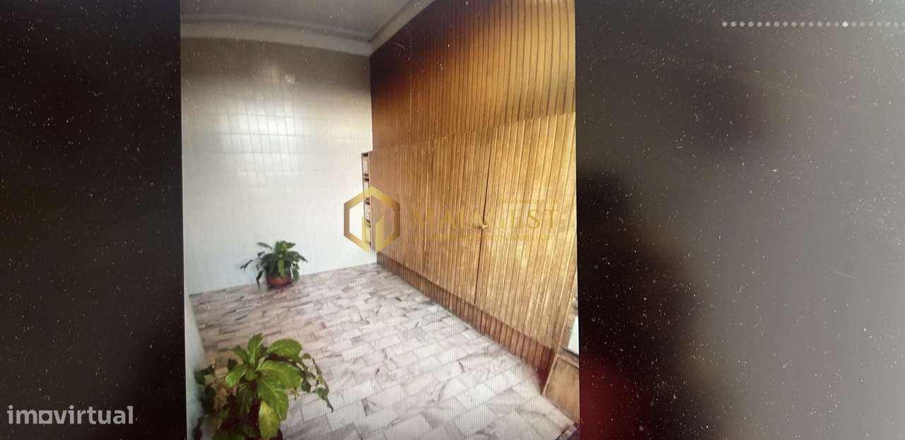 Apartamento T2 com cozinha equipada e varanda em Rio Tinto-18