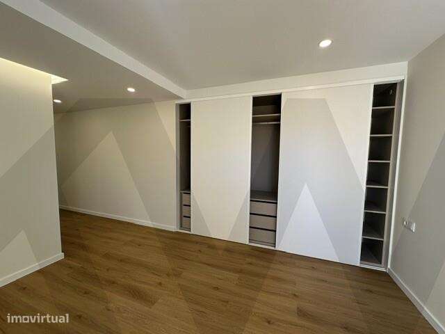 Apartamento T2 Completamente Remodelado - Centro Ericeira-22