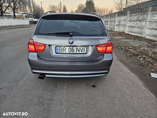 BMW Seria 3 318d DPF Touring Edition Sport - 36