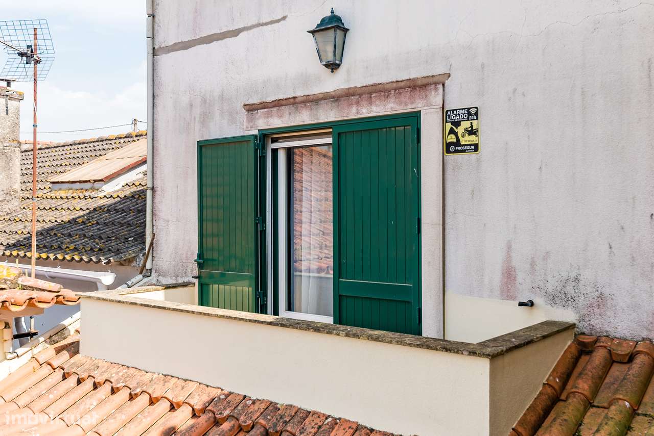 Moradia T4 | áreas generosas | espaço exterior | sótão-40