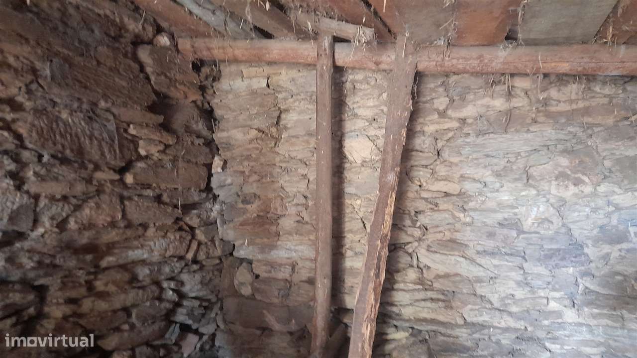 Moradia Rústica T0 Venda em Santo André das Tojeiras,Castelo Branco - Grande imagem: 3/23