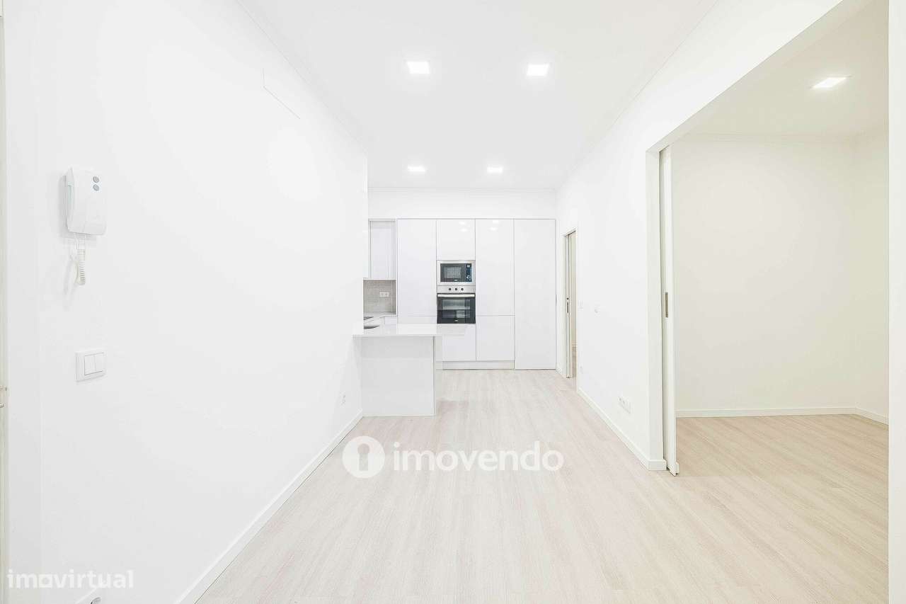 Apartamento T2 totalmente rremodelado, com cozinha equipada, em Algés - Grande imagem: 3/37