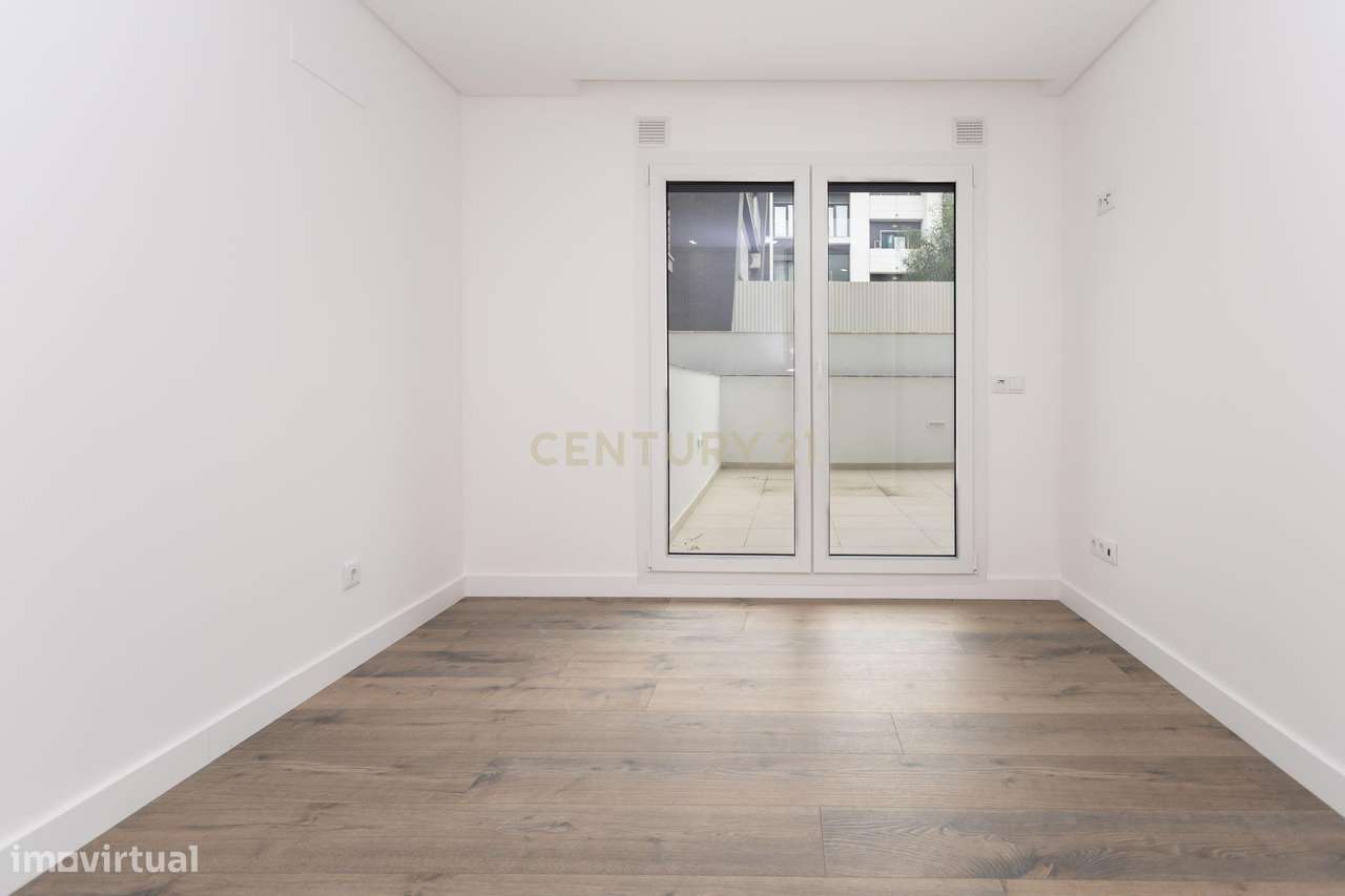 Dois Apartamentos Modernos (T3 + T2) na Qta. do Desembargador – Feijó-39