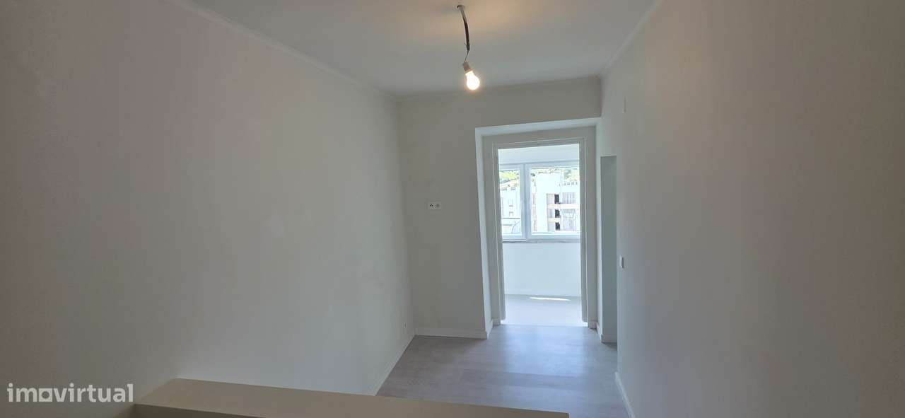 Apartamento T2 Remodelado em Lisboa - Oportunidade Imperdível!-2