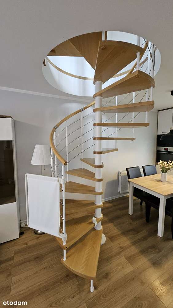 Przestronne 4-pokojowe mieszkanie z tarasem na dachu-3