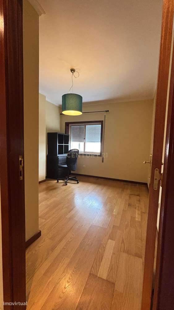 Apartamento T3 no Último Piso com Terraço e Garagem – A Apenas 750 Met-24