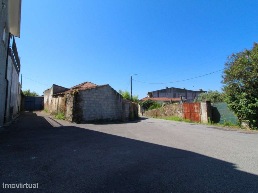 Vende-se moradia rústica em Ribeirão, próxima da N14-8