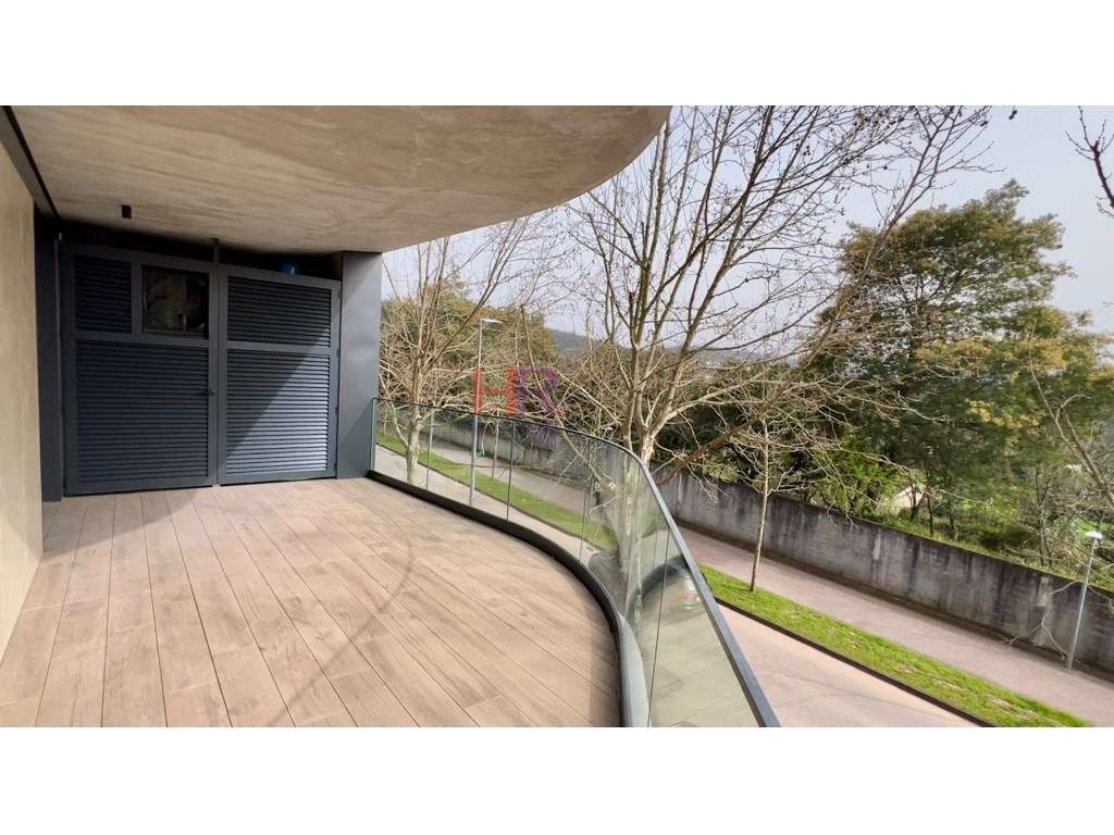 Vende-se Fantástico T2 com terraço privativo-17