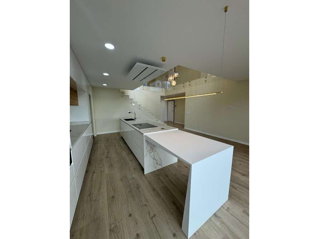 Duplex T3 de Luxo - Elegância, Conforto e Exclusividade num Condomí...-1