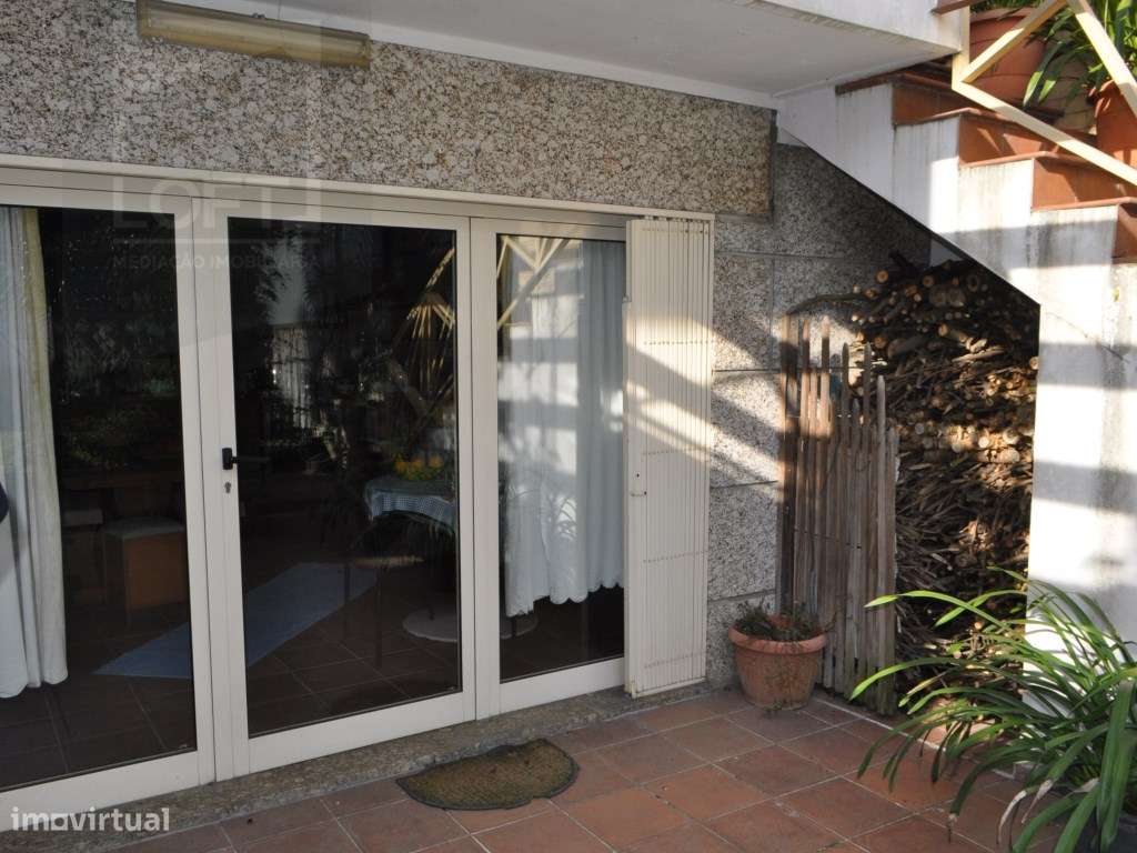 Moradia V4 em Candoso S.Santiago e Mascotelos-47