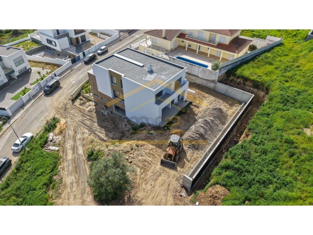 Magnífica Moradia Nova 560 m2- Vila Franca de Xira-11