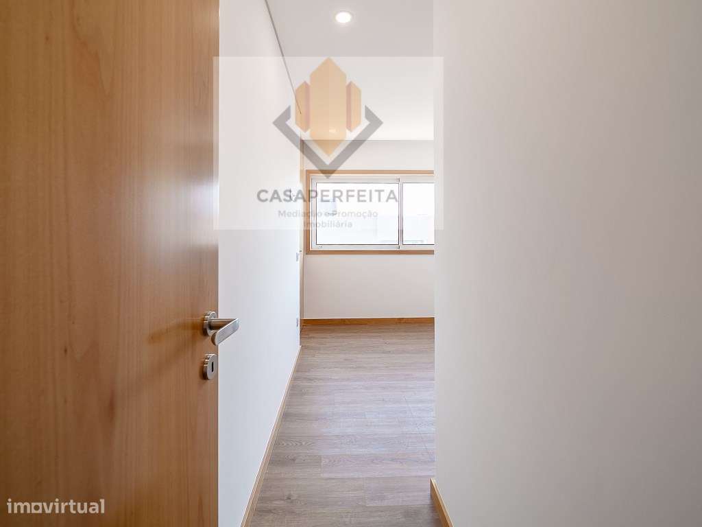 Apartamento T1 Novo com Varanda Ampla e Lugar de Garagem - Oliveira...-15
