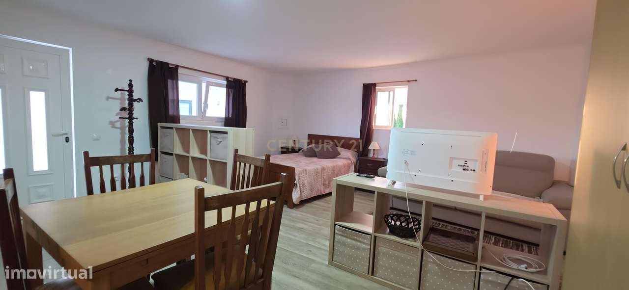 Moradia T2 com aproveitamento de sótão, anexo T0 e excelente localizaç-35