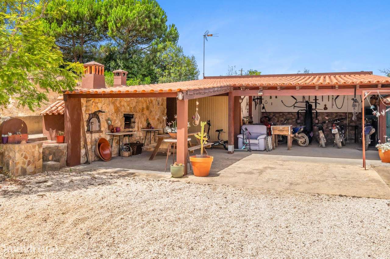 Herdade com moradia T4+1, piscina e lago-37