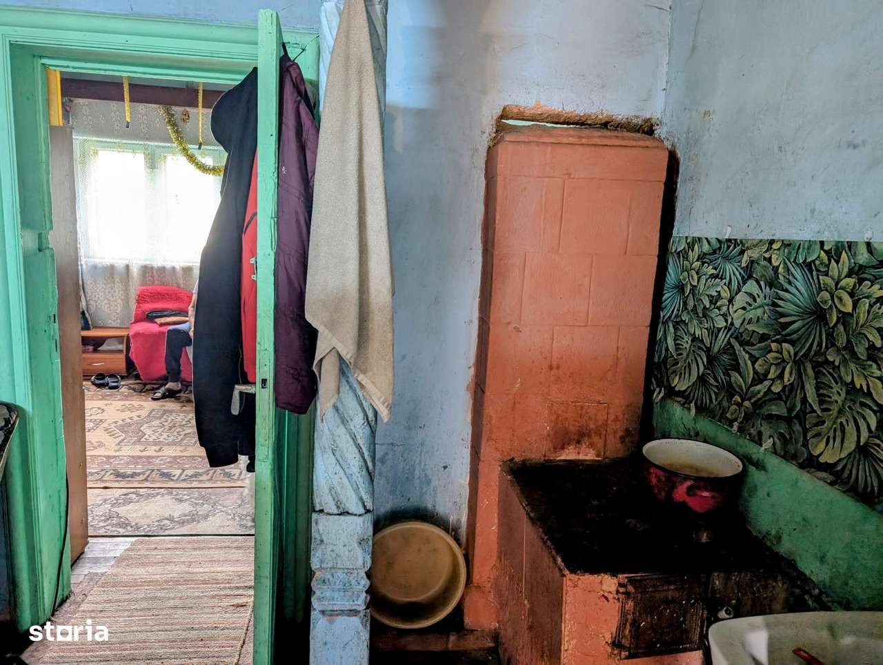 Predeal,P+1,casa din busteni,in spatele terenului curge raul Prahova-15