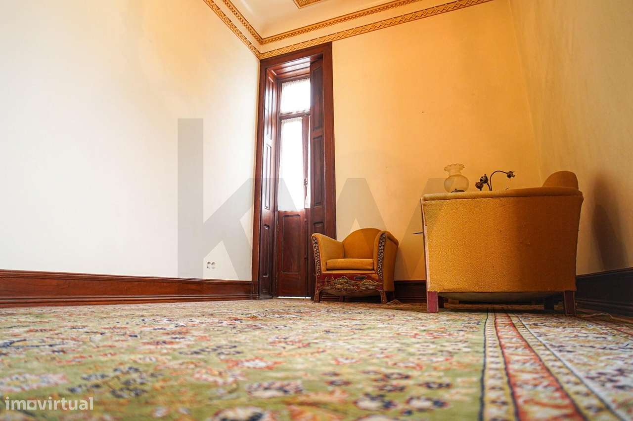 Palacete único dos anos 30 do séc. XX ergue-se no coração de Alcanena-53