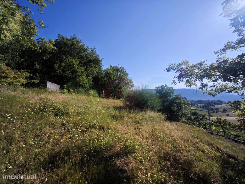 Moradia T3 com terreno em Vilar de Cunhas-31