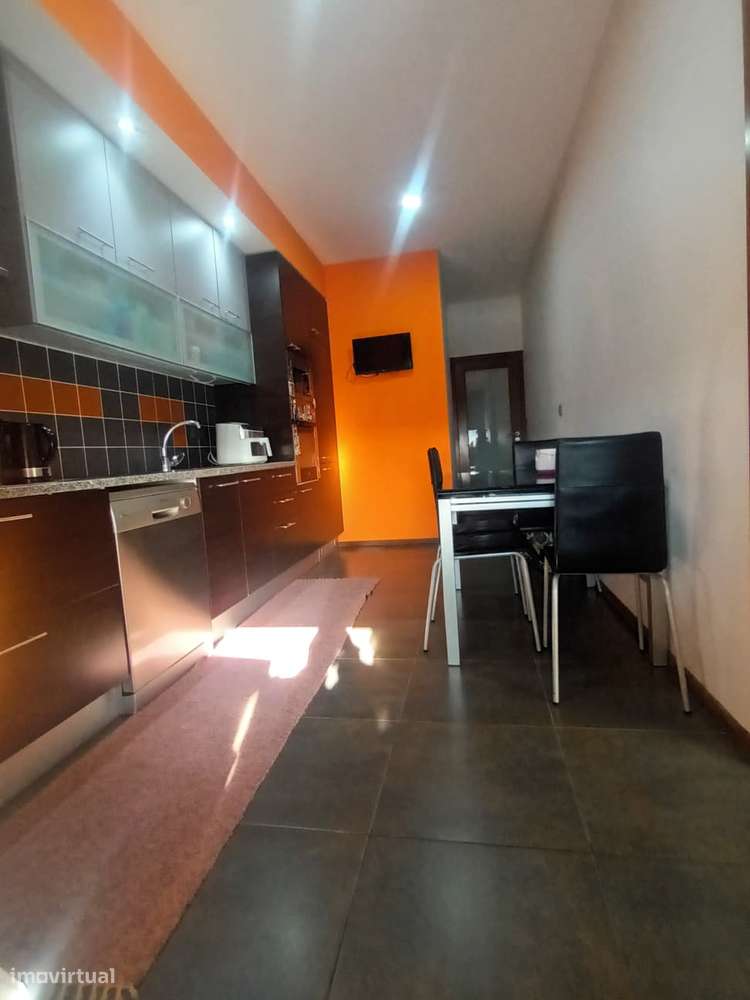 Apartamento T2 com varandas, garagem  fechada e elevador - Grande imagem: 3/10