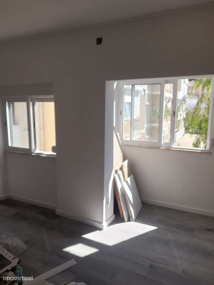 Apartamento T2 com varanda na Baixa da Banheira-8
