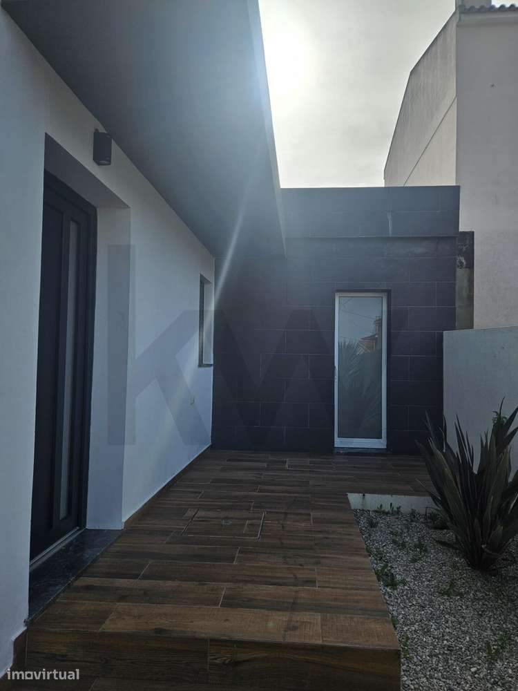 Moradia T3 em Caparide com Estacionamento para Arrendar - Grande imagem: 3/22