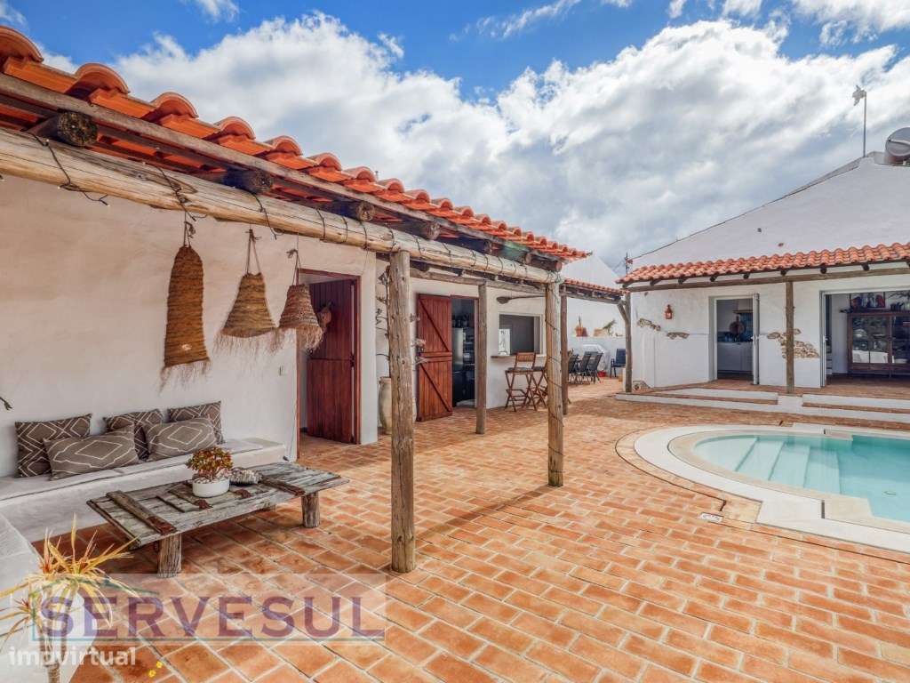 Charmosa Moradia Familiar T3+1 no Campo, inserida num generoso terr...-31