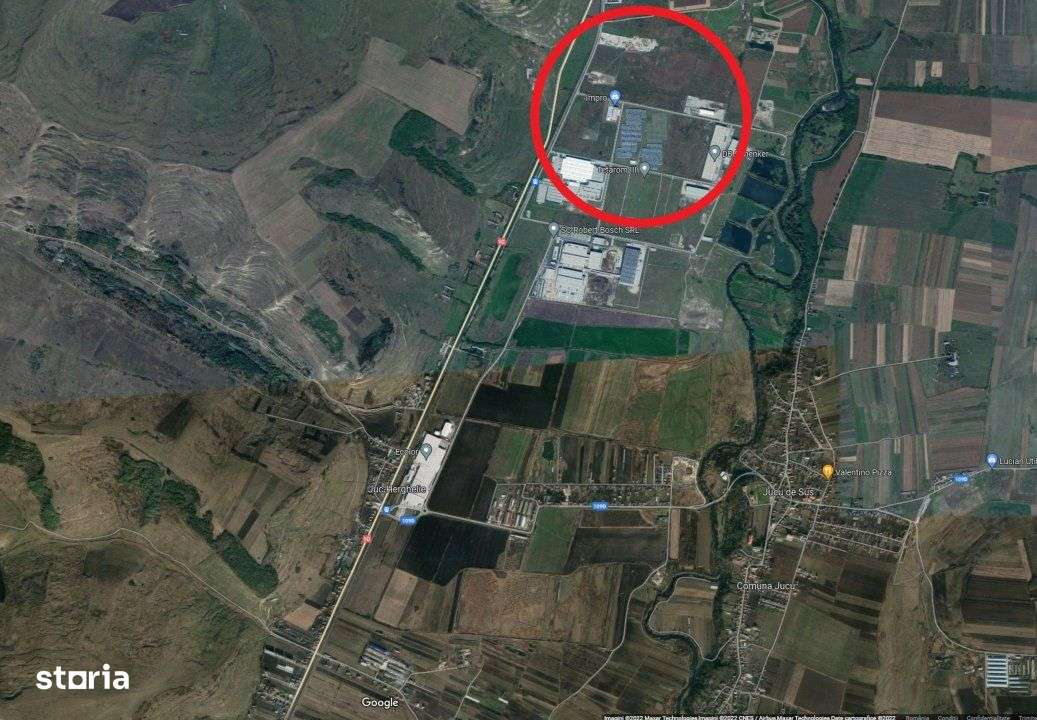 Teren la drum asfaltat, Tetarom III - Imagine principală: 3/3