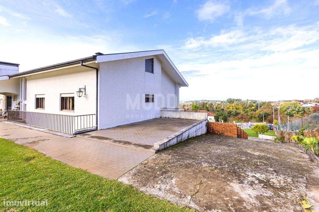 Moradia T4+ com Jardim e Pomar em Escapães, Santa Maria da Feira-43