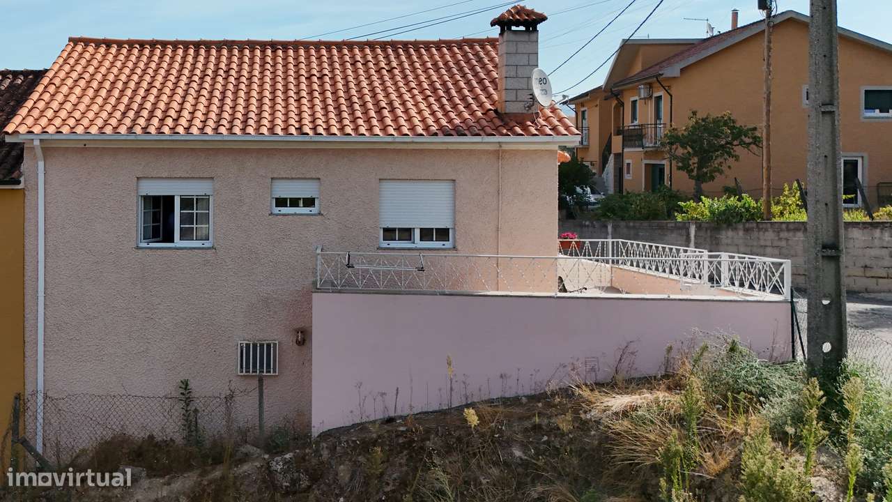 Moradia Geminada T3 + Escritório em Ferreirim - Lamego-5