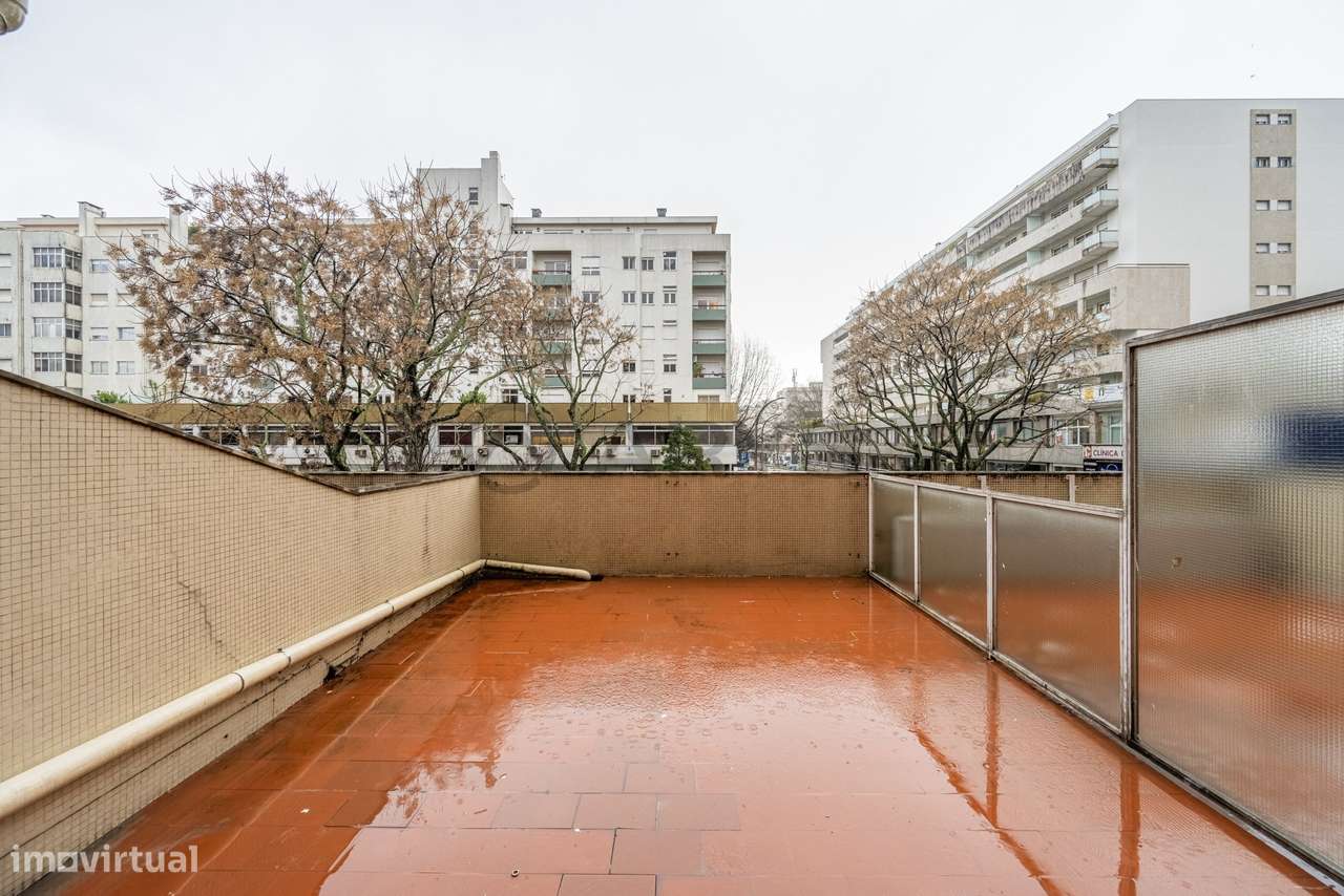 Apartamento T0 Remodelado com Terraço no Centro de Braga-8